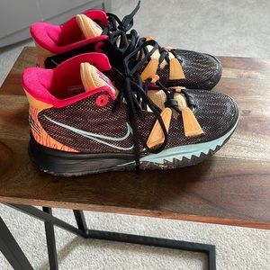 Kyrie 7 Preheat ‘Soundwave’ LIKE NEW. No box.